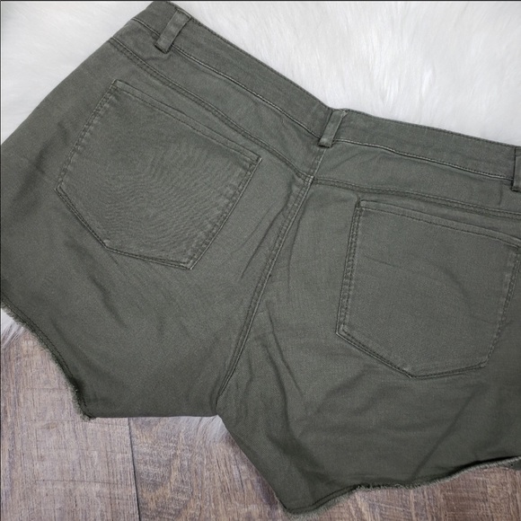 H&M Shorts - Picture 3 of 6